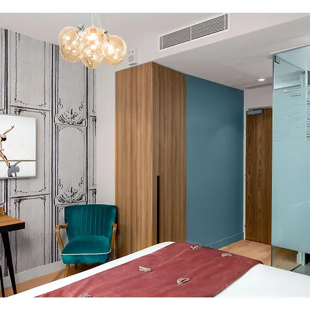 Lyric Opera Hotel