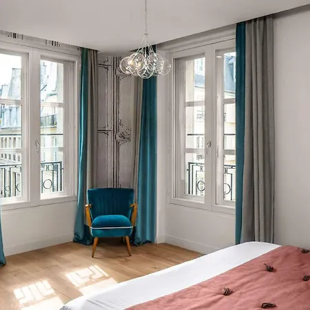 Lyric Opera Hotel