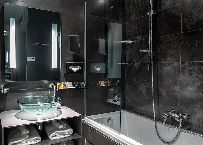 Lyric Opera Hotel 4*