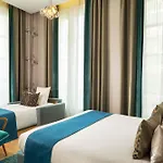 Lyric Opera Hotel