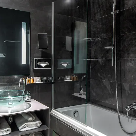 Lyric Opera Hotel 4*