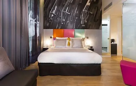 Lyric Opera Hotel