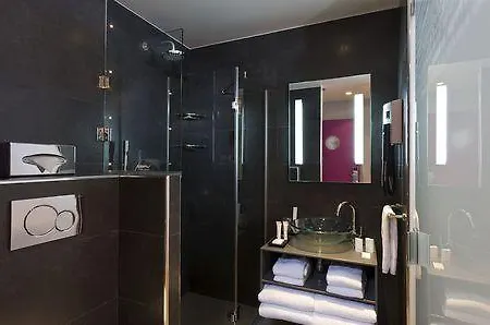 Lyric Opera Hotel 4*