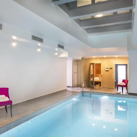 Lyric Opera Szálloda 4*