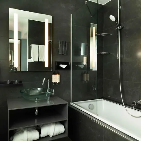 Lyric Opera ホテル パリ