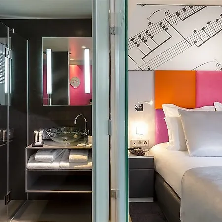 Lyric Opera Hotel 4*