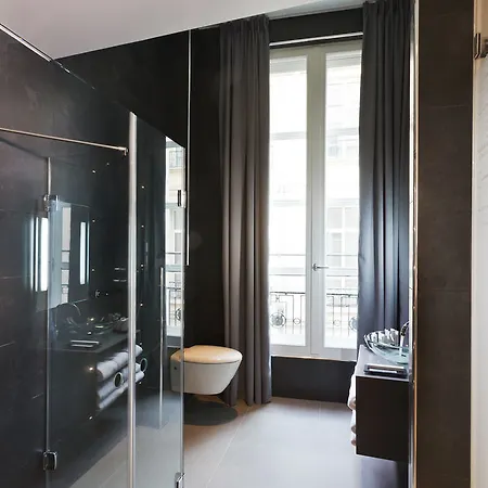 Lyric Opera Hotel 4*