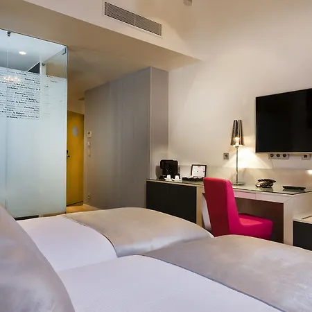 Lyric Opera Hotel