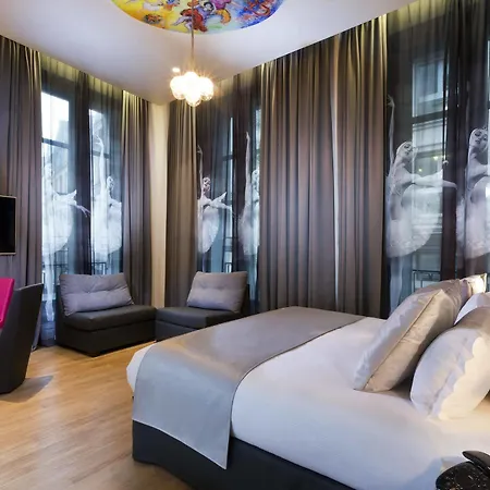 Lyric Opera Hotel