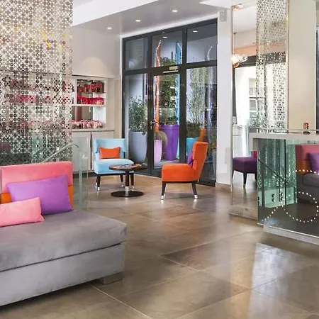 Lyric Opera Hotel