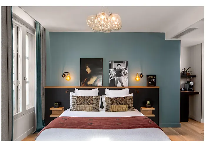 Lyric Opera Hotel 4*