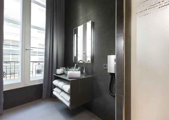 Lyric Opera Hotel 4*