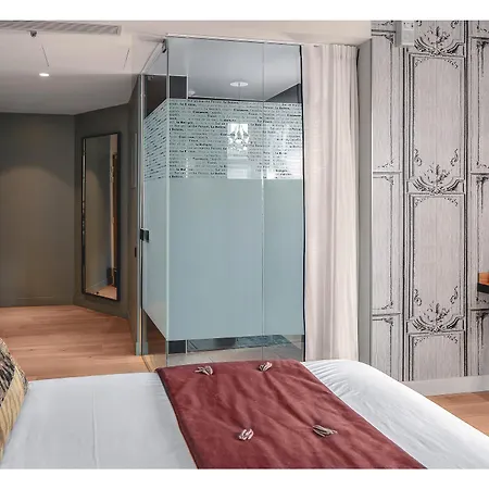 Lyric Opera Otel Paris