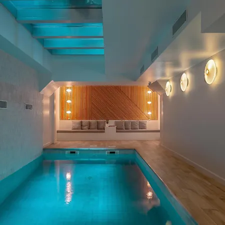 Lyric Opera Otel 4*